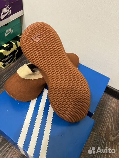 Кроссовки Adidas Yeezy Knit Runner 'Stone Carbon’