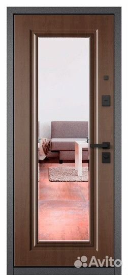 Дверь в квартиру с зеркалом