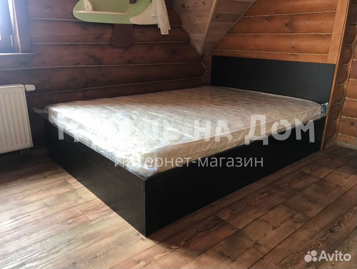 Кровать с матрасом