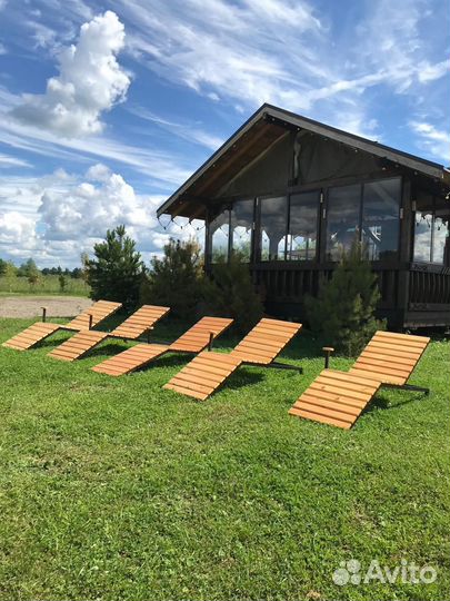 Беседка на берегу озера