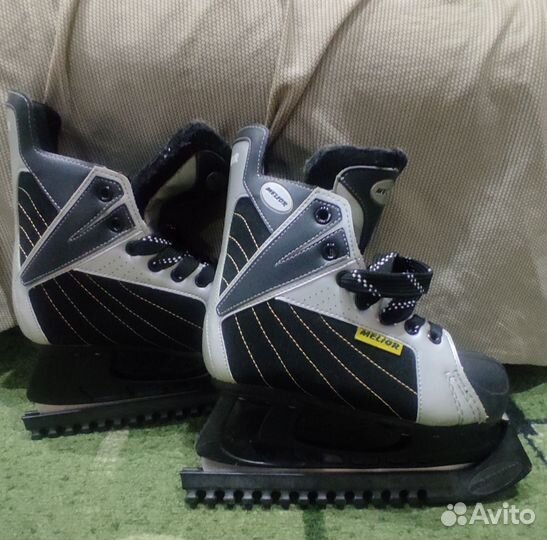 Коньки хоккейные