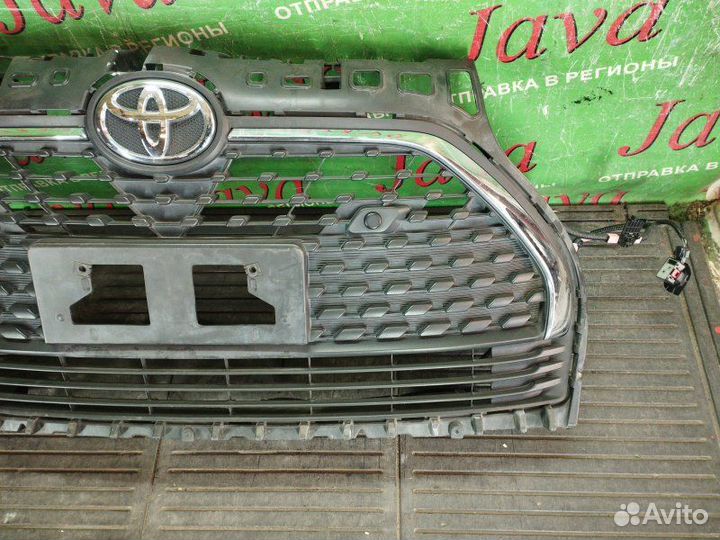 Решетка радиатора передняя Toyota Sienta NSP170