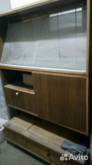 Старинный сервант