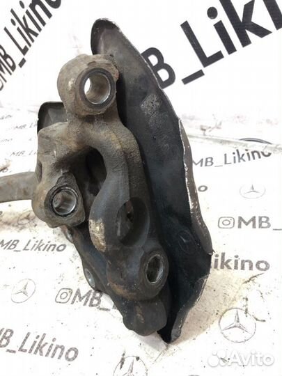 Поворотный кулак передний правый Mercedes Cl W216