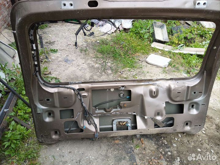 Дверь багажника Shevrolet Tahoe