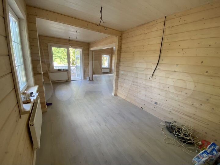 Коттедж 200 м² на участке 8,5 сот.