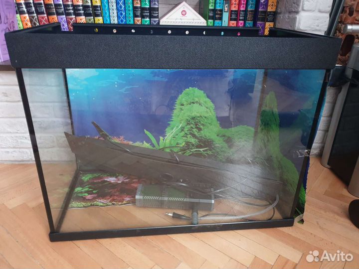 Аквариум с фильтром и светом