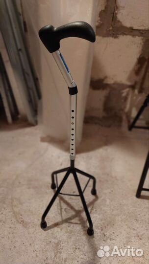 Трость с пирамидальной опорой