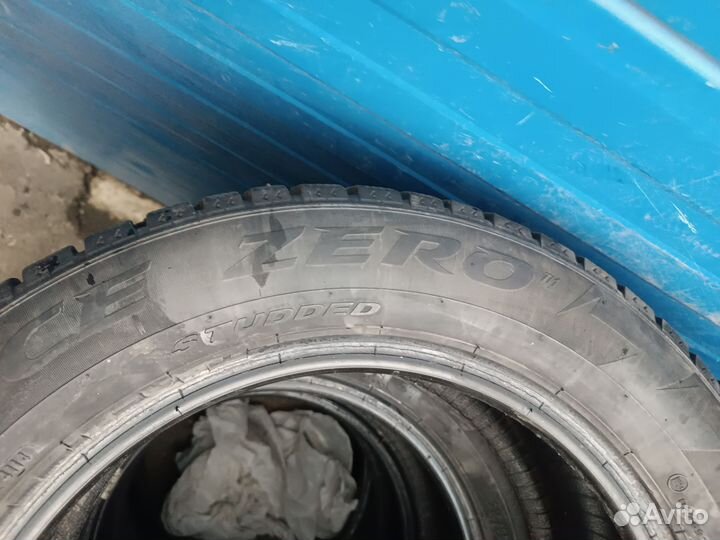 Pirelli Ice Zero 215/55 R16 97T