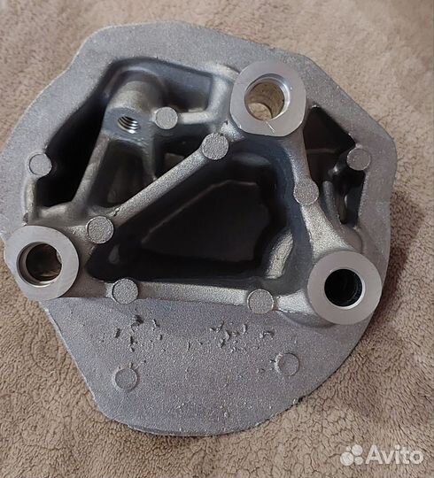 Крепление опоры двигателя