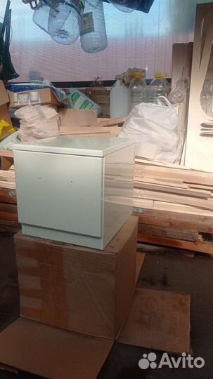 Тумба, окрашенная с галактическим эффектом