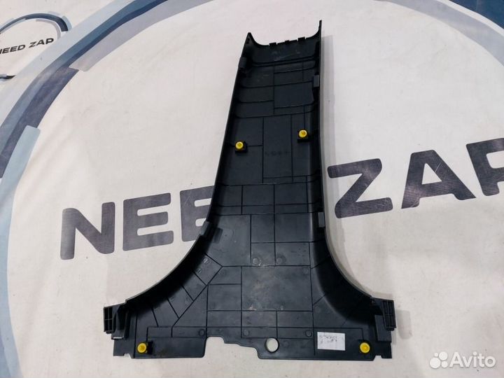 Накладка стойки левая Kia Sportage SL D4HA 2011