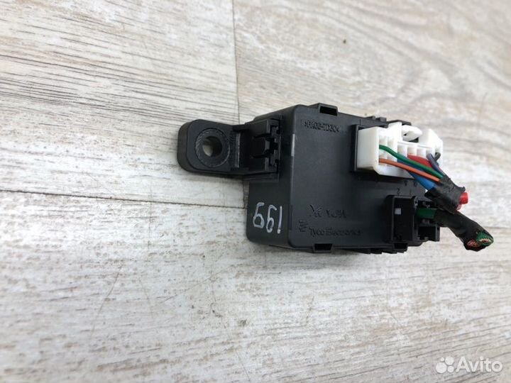 Блок реле Hyundai Veloster хэтчбек G4FD GDI 2011