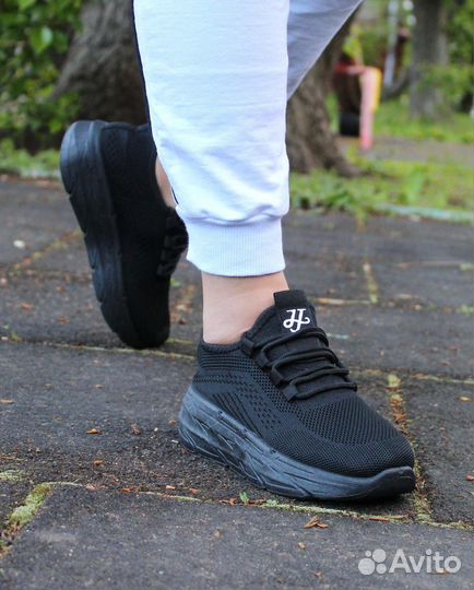 Кроссовки женские