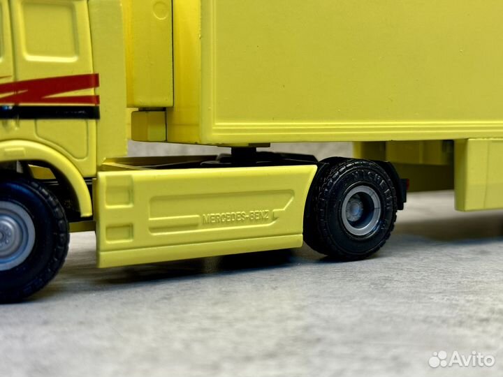 Редкая модель Mercedes-Benz 1838S 1:43 NZG Modelle