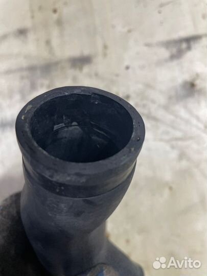 Патрубок системы охлаждения Mercedes-Benz E-Class