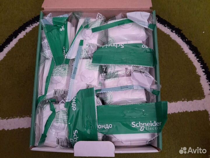 Светильник настенный,выключатели