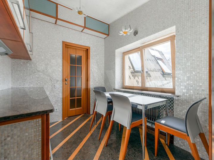 5-к. квартира, 140 м², 6/7 эт.