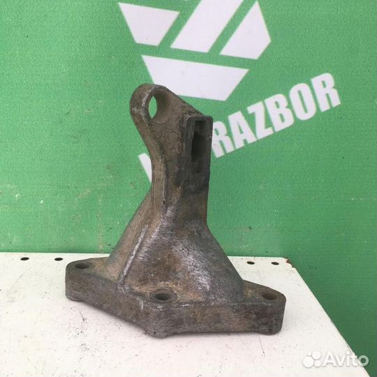 Кронштейн кпп Фольксваген Пассат Б3