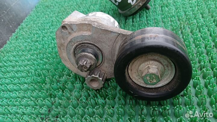 Натяжной ролик приводного ремня Opel Vectra C