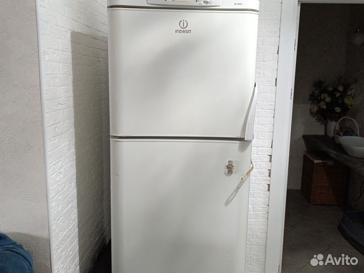 Холодильник indesit