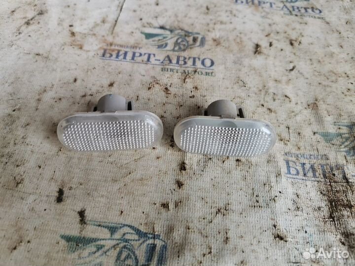 Повторитель в крыло Renault Logan I (2004—2009)