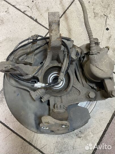 Lifan х60. Левый поворотный кулак. Ступица