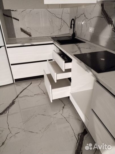 Кухонный гарнитур новый