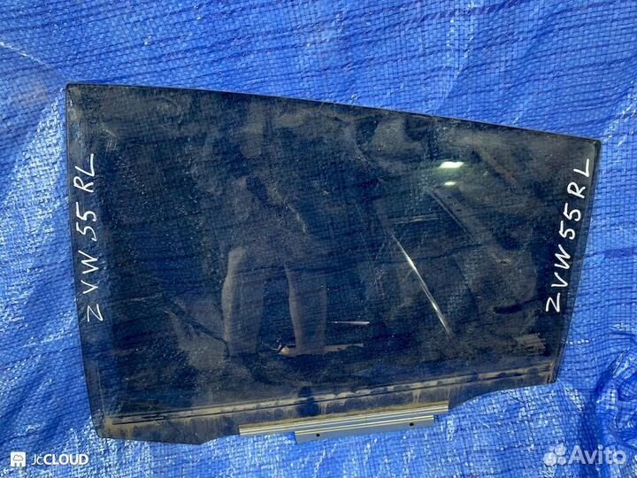 Стекло двери на toyota prius ZVW55 2zrfxe