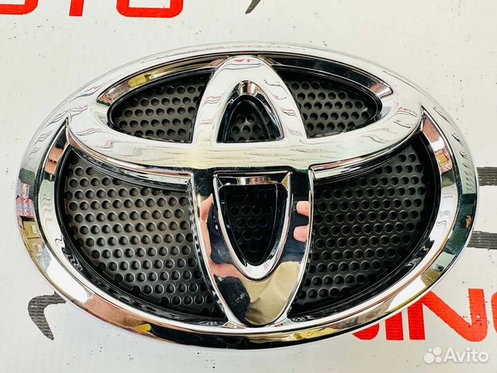 Эмблема в решетку Toyota Land Cruiser 200 C8905