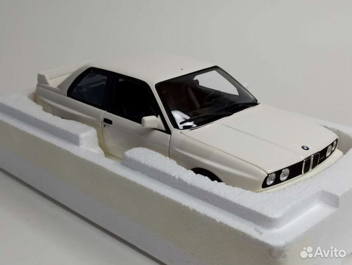 Bmw M3 Street (E30) 1987 Minichamps 1:18