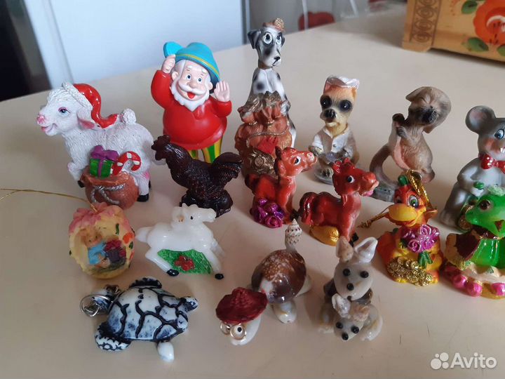 Статуэтки и магнитики