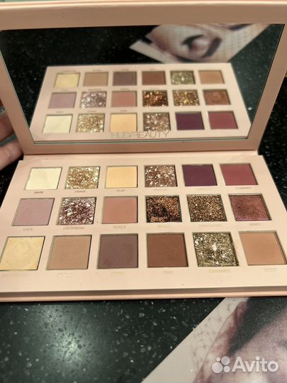 Палетка теней huda beauty