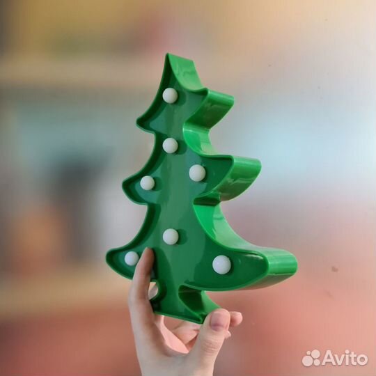 Зеленый светильник в форме ёлки