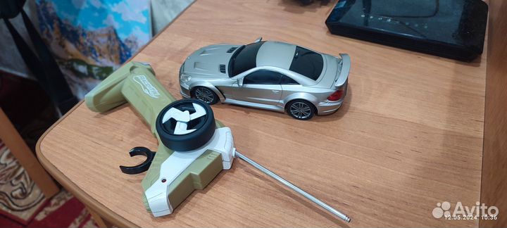 Продам машинку на радиоуправлении