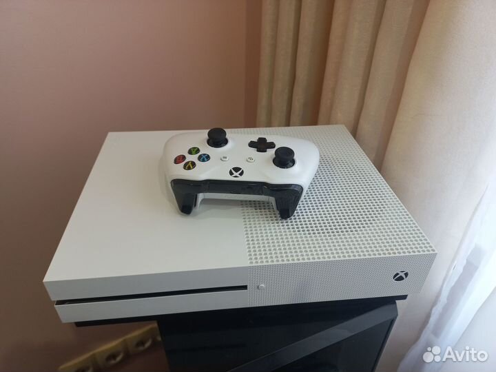 Продаю xbox one s 1tb