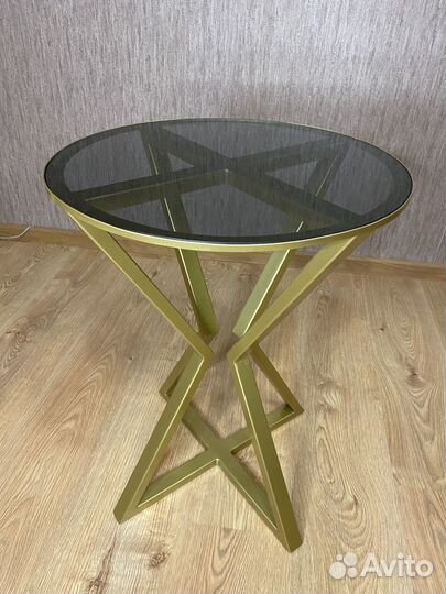 Журнальный столик интерьерный