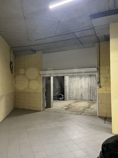 Машиноместо, > 30 м²