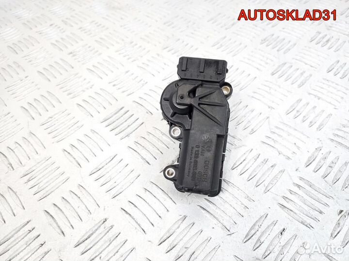 Регулятор холостого хода VW Passat B4 0132008601
