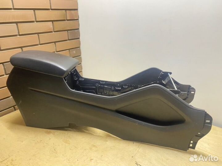 Подлокотник Hyundai Tucson TL 2.0 D4HA 2019