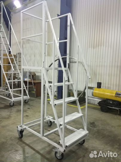 Лестница передвижная