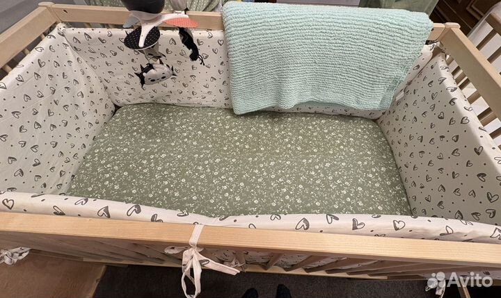 Кроватка детская с матрасом и маятником