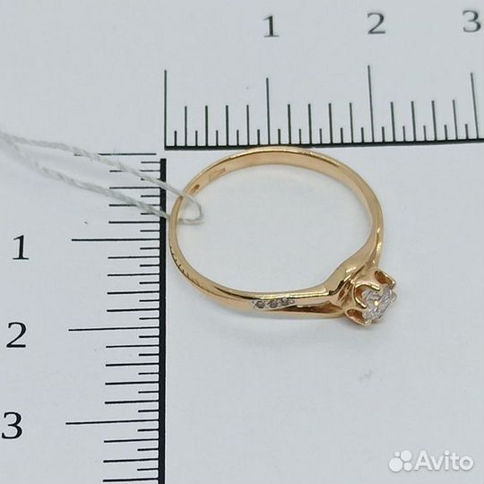 Кольцо с природным камнем Золото