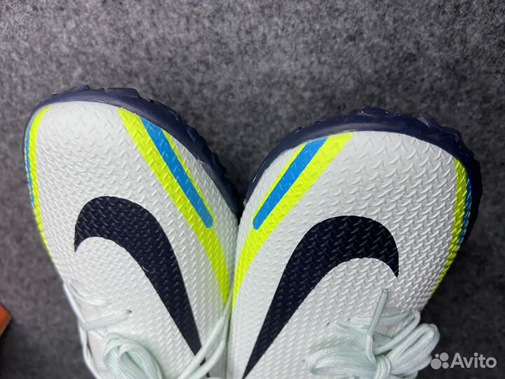 Футбольные бутсы nike phantom