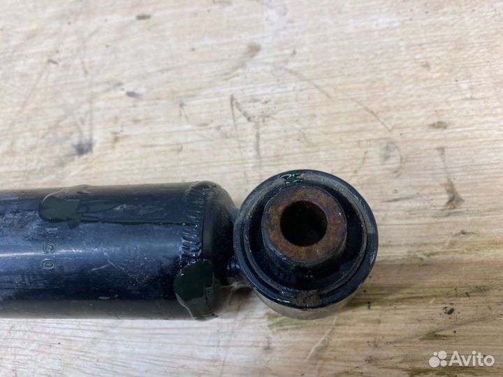 Амортизатор задний Nissan X-Trail T31 2007-2015