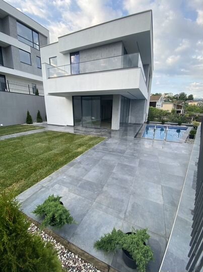 Коттедж 170 м² на участке 4 сот.