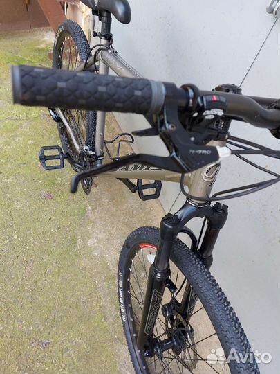 Велосипед Jamis весь на Deore и Manitou