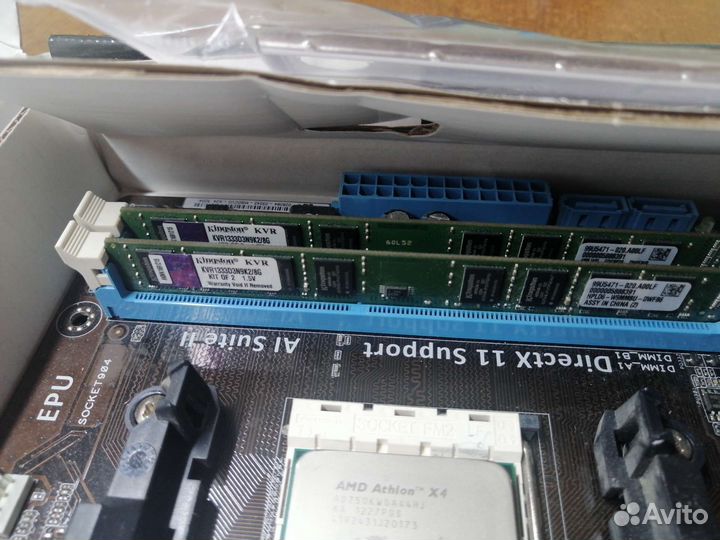 Материнская плата с процессором и памятью