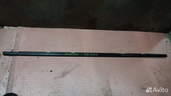 Накладка стекла заднего правого Nissan Primera (P