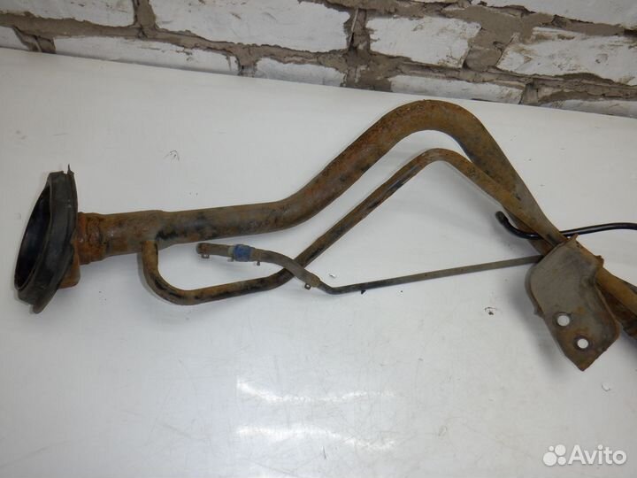 Горловина бензобака Nissan Primera P12